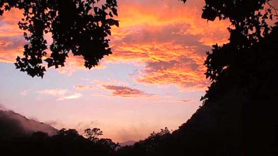 調整池的彩霞夕陽餘暉~